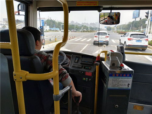 武漢光谷公交新駕駛員開展“見尾燈減速”專項(xiàng)培訓(xùn)